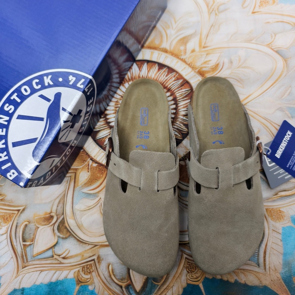 NWT Women's Birkenstock Boston Shoes in Taupe Suede - Narrow Fit